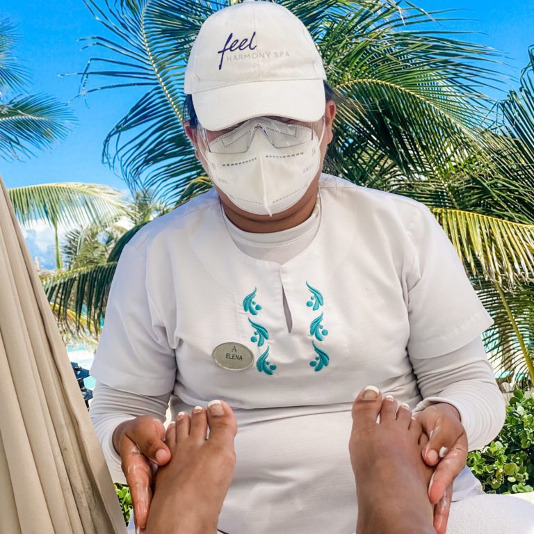 When you sign-in to your cabana daily, they will ask you what time you would like your foot massage.